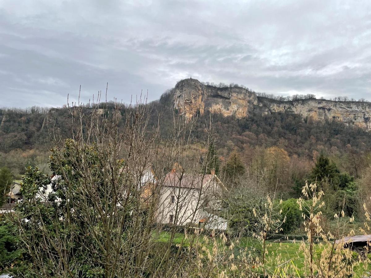 Villa Les Glycines Hieres-Sur-Amby Exterior foto