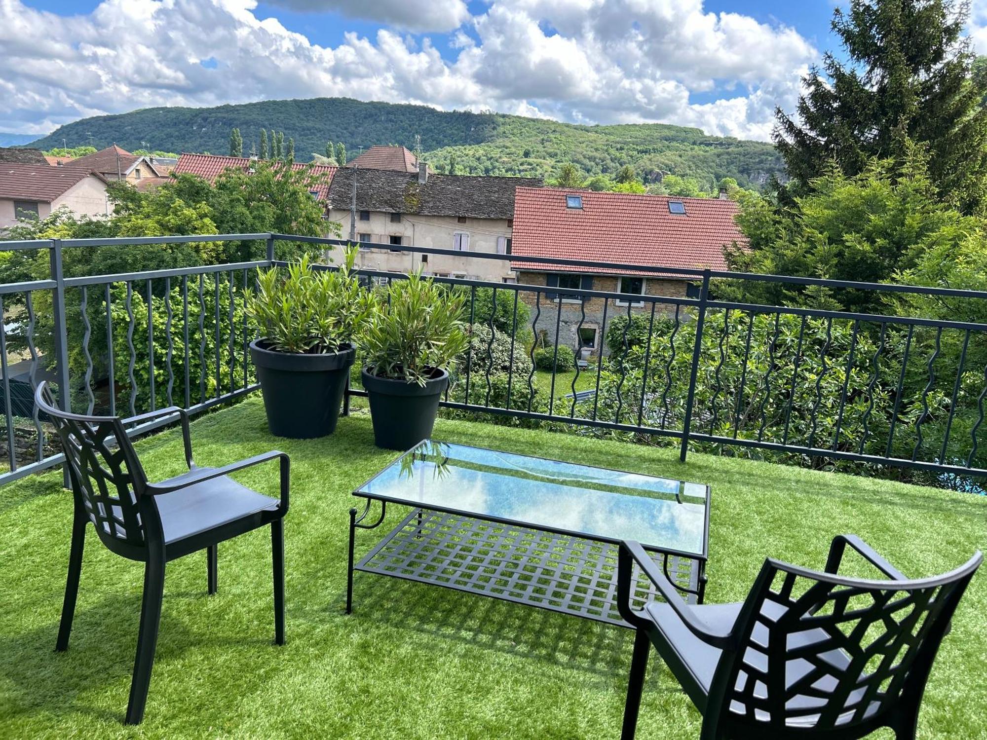 Villa Les Glycines Hieres-Sur-Amby Exterior foto